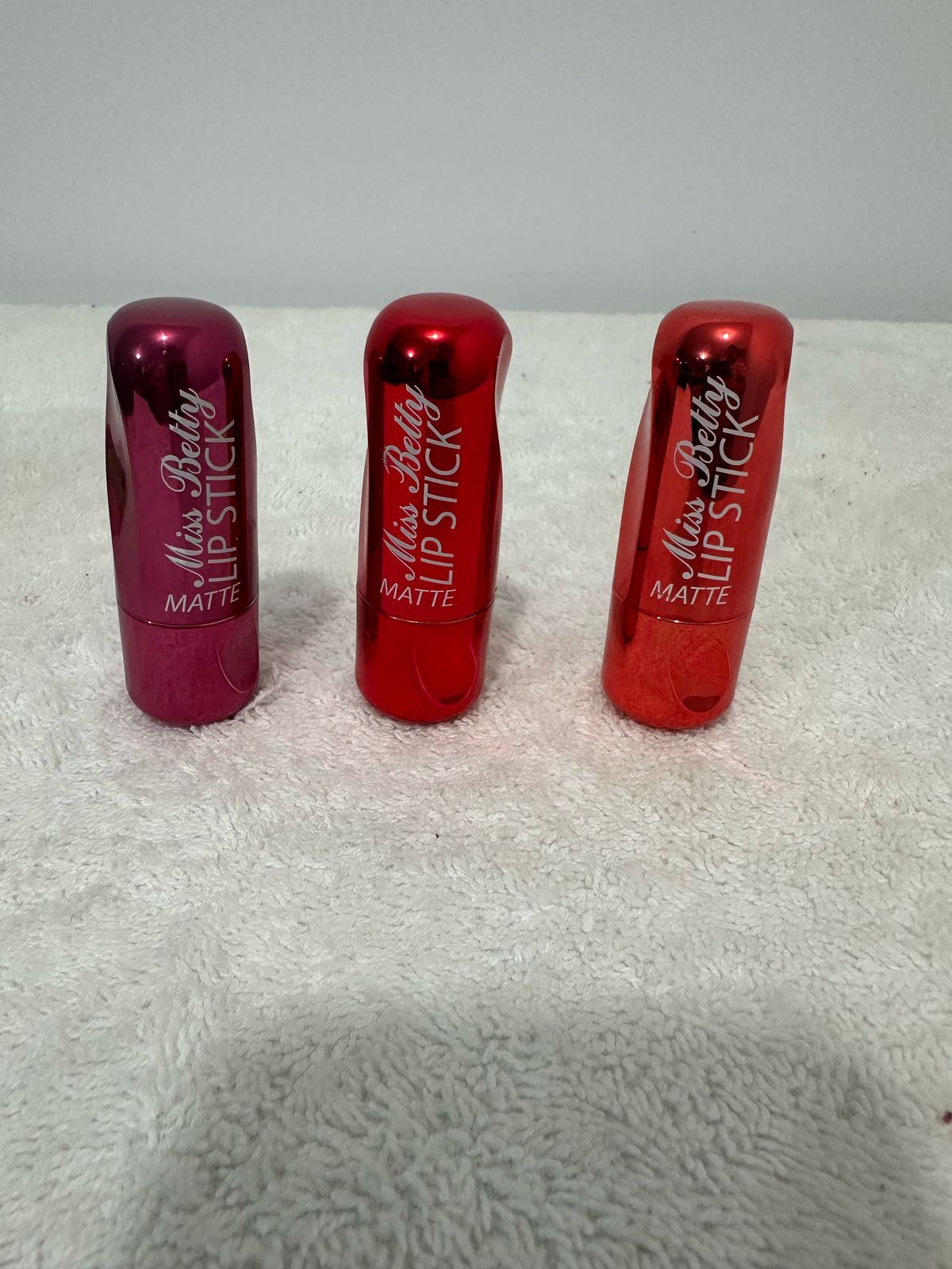 LABIAL METALICO